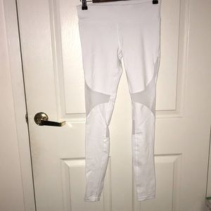 LastChance! Alo “The Coast” white leggings NWOT